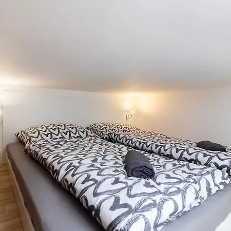 Lejlighed Mezzanine Beds, 10min To Centre With Offsite Parking Prag